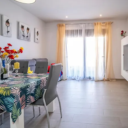 Sea & Sun Apartment *